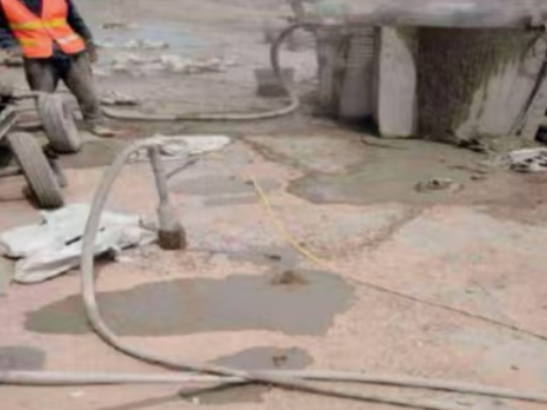 平阳水泥混凝土路面板底注浆技术 路面脱空注浆整治方案